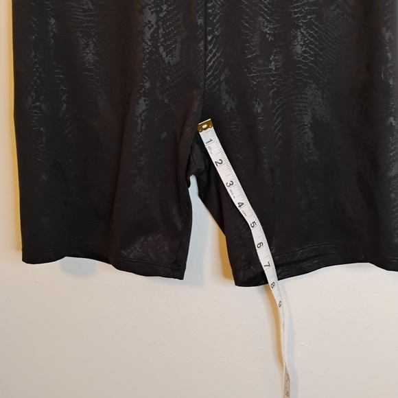 American Eagle Outfitters Textured Black Bike Shorts - Picture 7 of 9